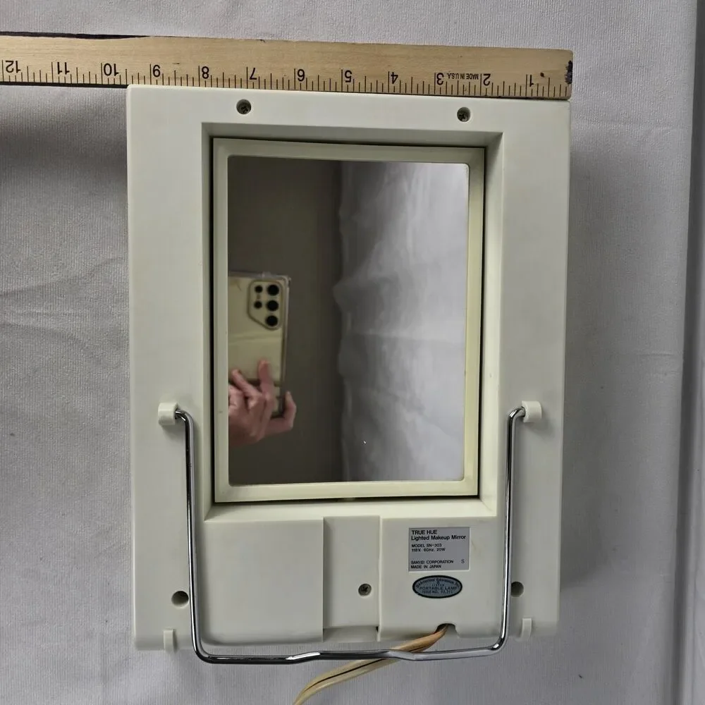 TRUE HUE LIGHTED MAKE-UP MIRROR DUAL SIDED MAGNIFYING. 4 SETTINGS‎ /OUTLET